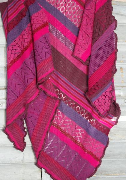 Invero Dreiecktuch Kyra Beere, reine Merinowolle extrafein